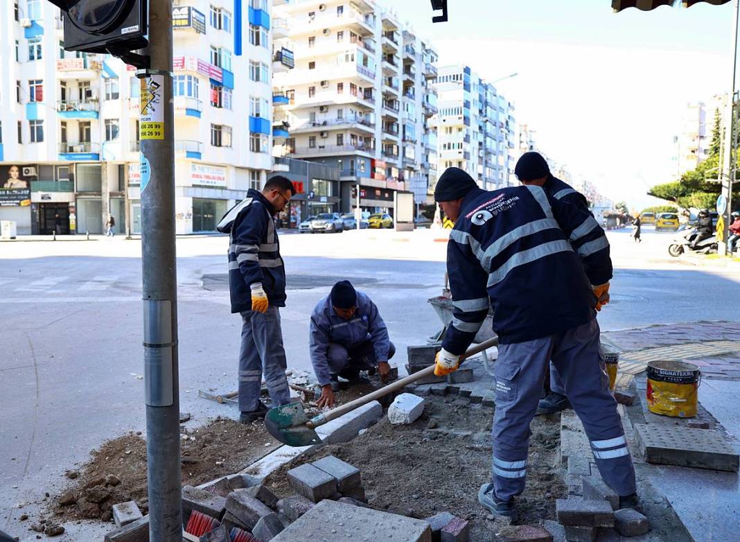Büyükşehir belediyesinden o caddede otobüslere yeni uygulama! Trafik yoğunluğu yaşanınca baştan sona değiştirildi 11